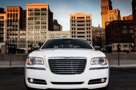 Представительский (VIP авто) Chrysler 300C II белый №2