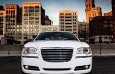 Представительский (VIP авто) Chrysler 300C II белый превью №2