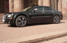 Представительский (VIP авто) Chrysler 300C черный превью №2