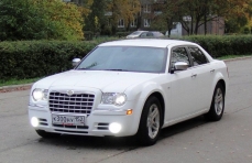 Представительский (VIP авто) Chrysler 300C белый превью №1