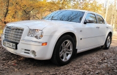 Представительский (VIP авто) Chrysler 300C белый превью №2