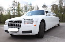 Лимузин Chrysler 300C белый превью №1