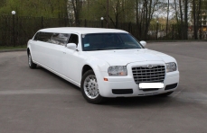 Лимузин Chrysler 300C белый превью №2